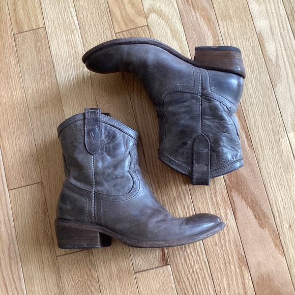 Frye Carson Shortie Ankle Boots - Picture 2 of 4